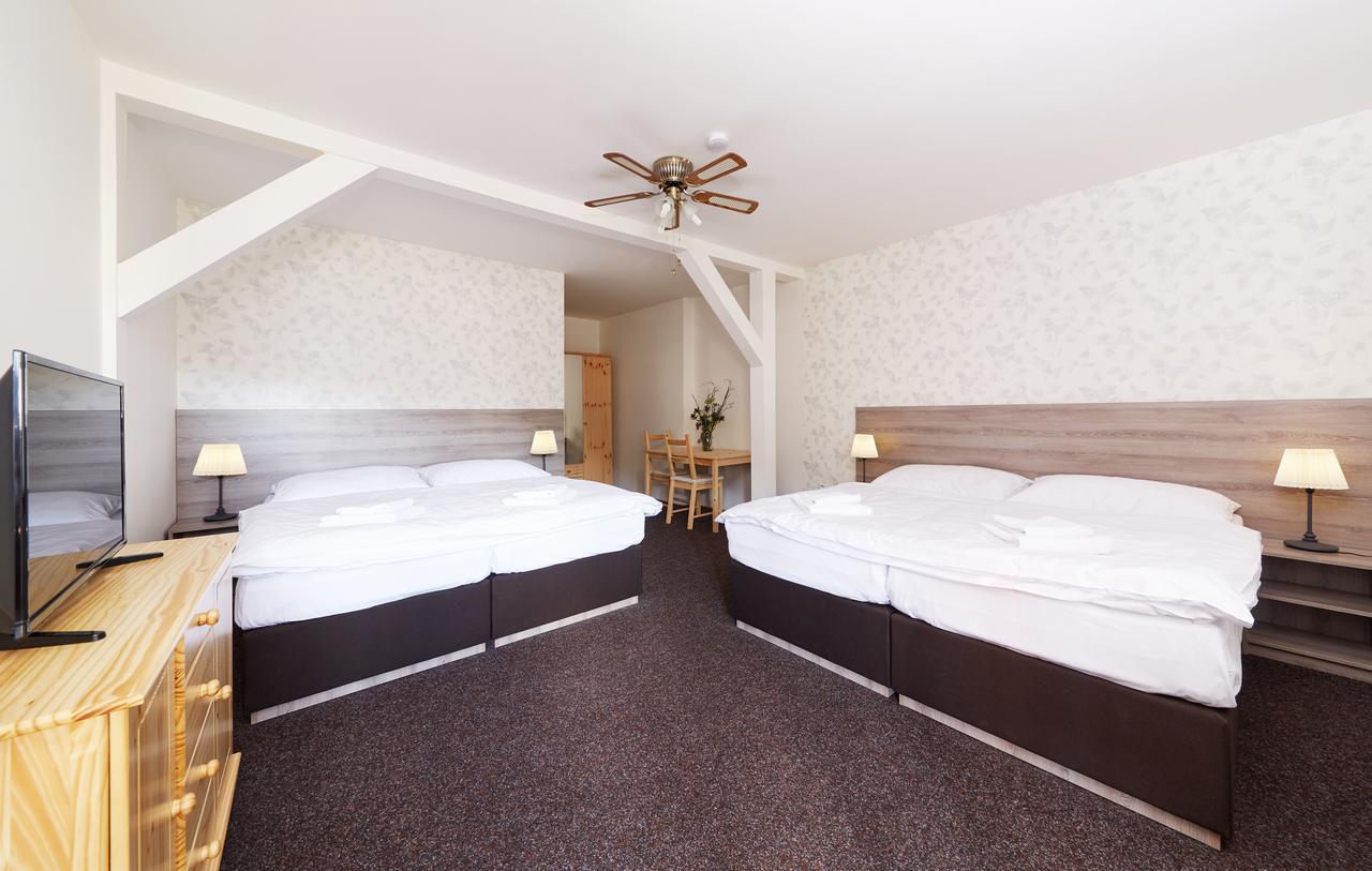 Ski Hotel 乌帕河畔斯沃博达 外观 照片