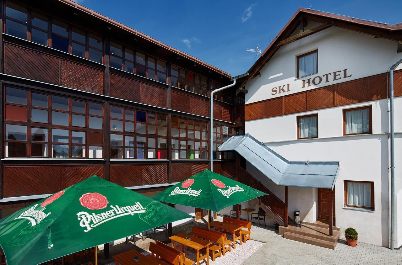 Ski Hotel 乌帕河畔斯沃博达 外观 照片